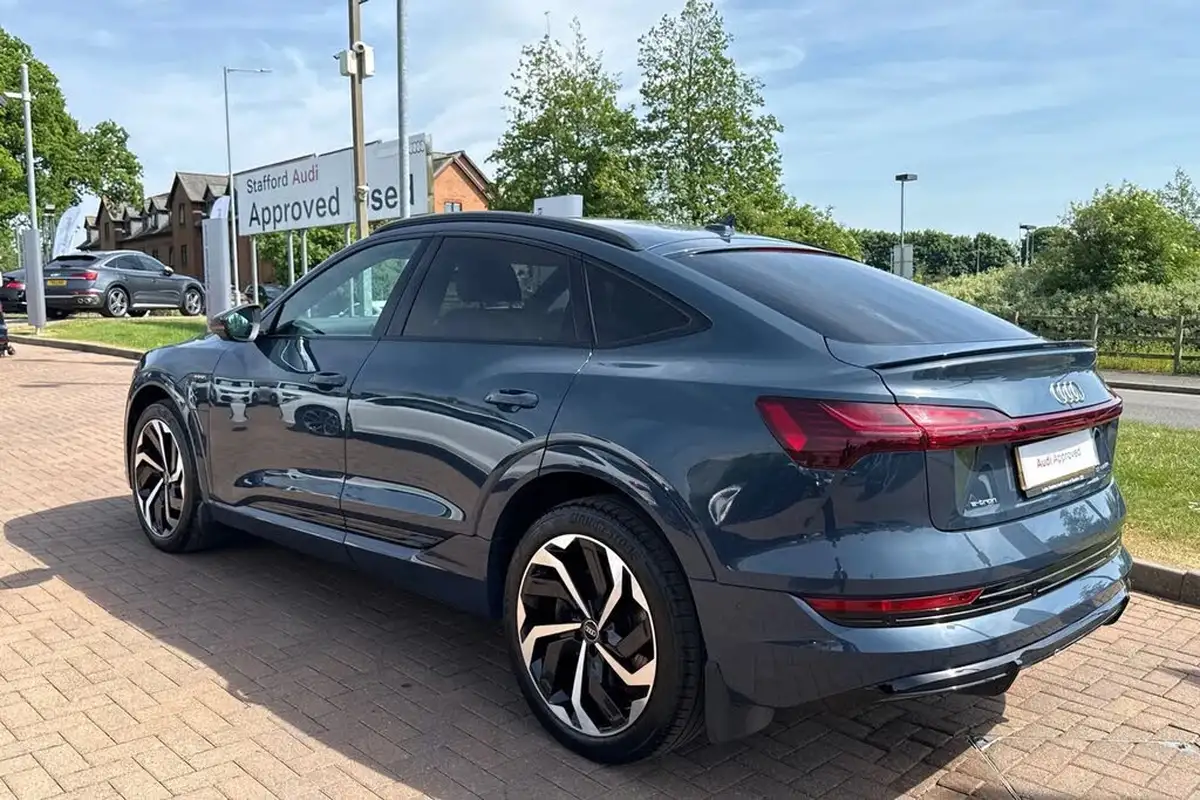 2023-audi-e-tron-55e-black-edition-sportback-big-26
