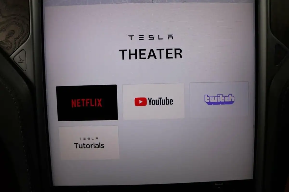 2020-tesla-model-s-e-long-range-big-42