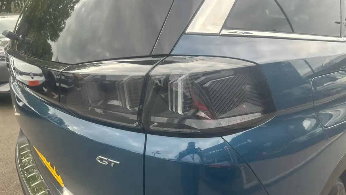 2022-peugeot-5008-suv-20-bluehdi-gt-180bhp-big-44