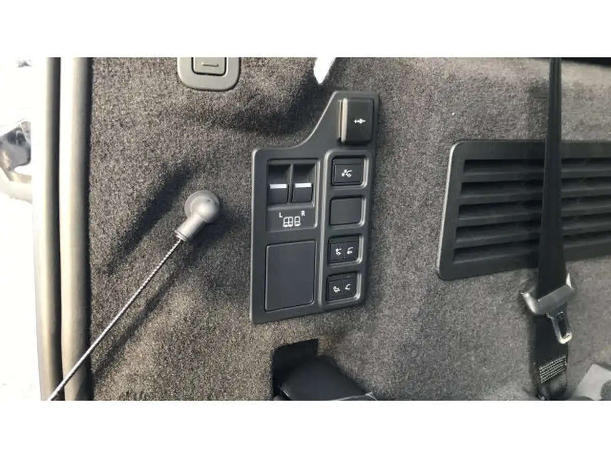2024-land-rover-discovery-30-d350-dynamic-hse-big-35