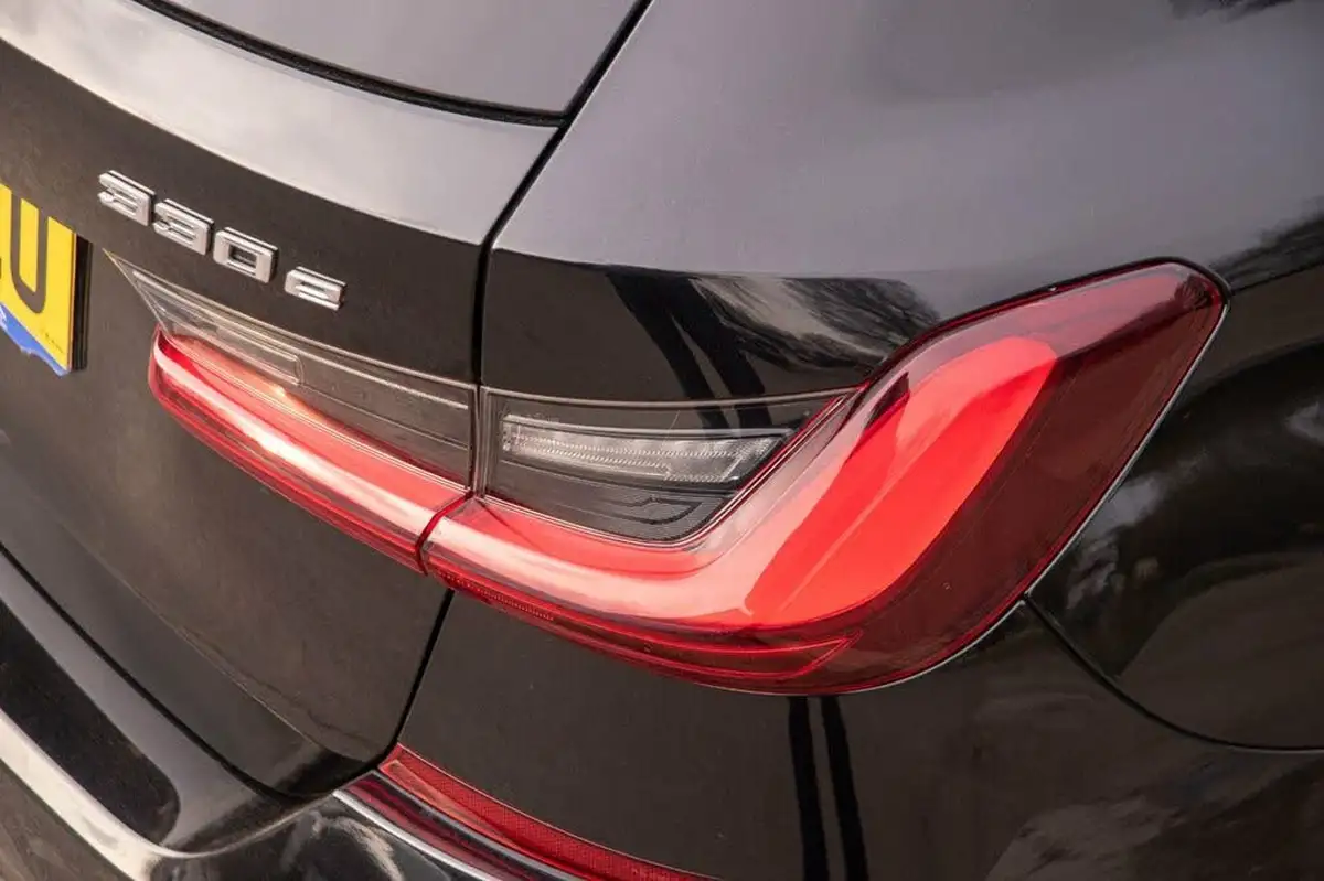 2022-bmw-3-series-20-330e-m-sport-touring-5d-big-41