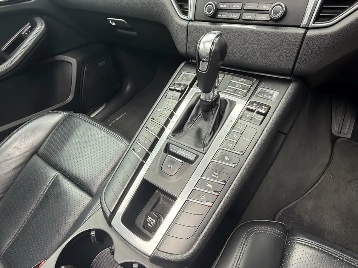 2016-porsche-macan-20-big-11