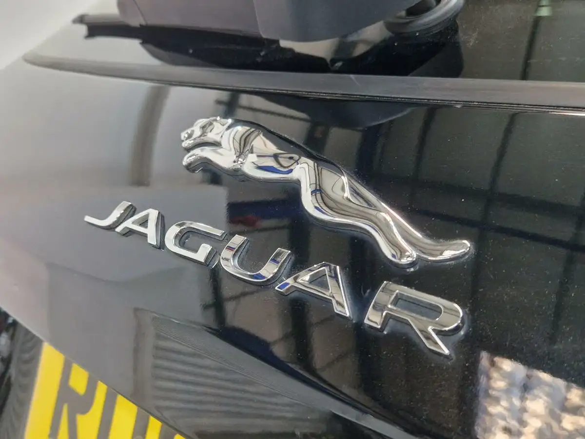 2019-jaguar-f-pace-20-i4d-chequered-flag-180ps-big-10