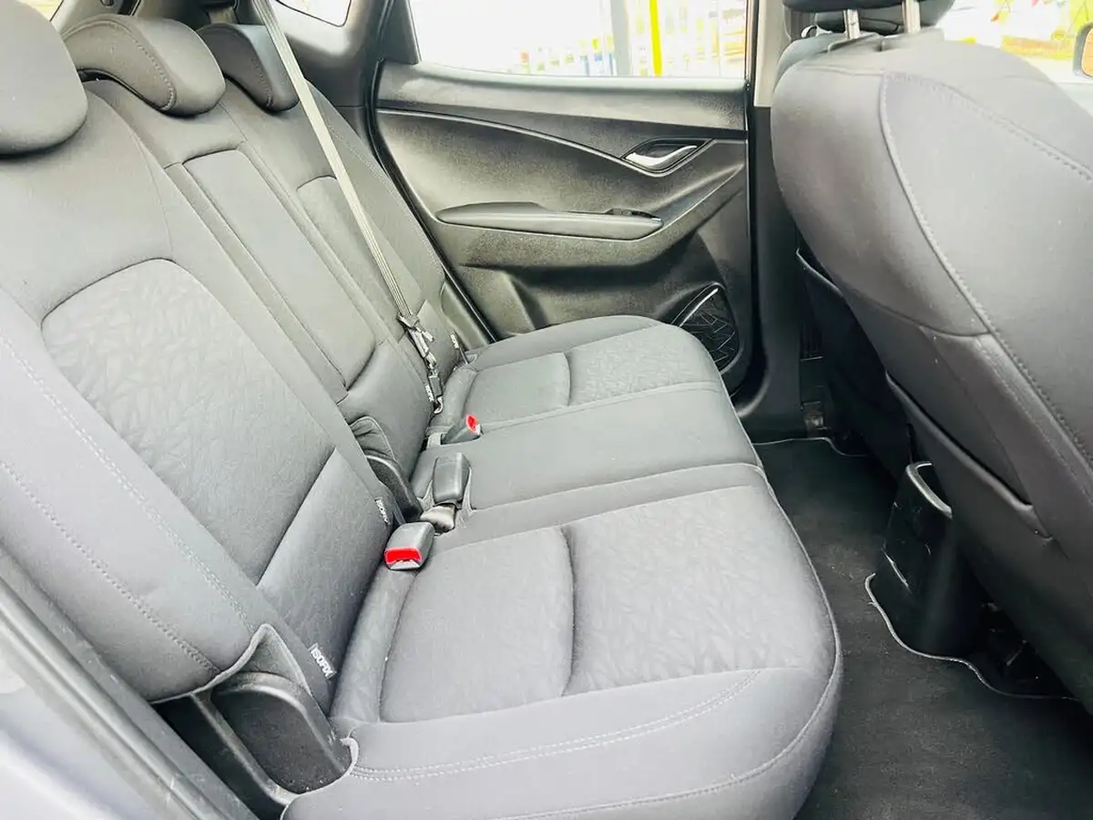 2014-hyundai-ix20-16-active-125ps-big-33