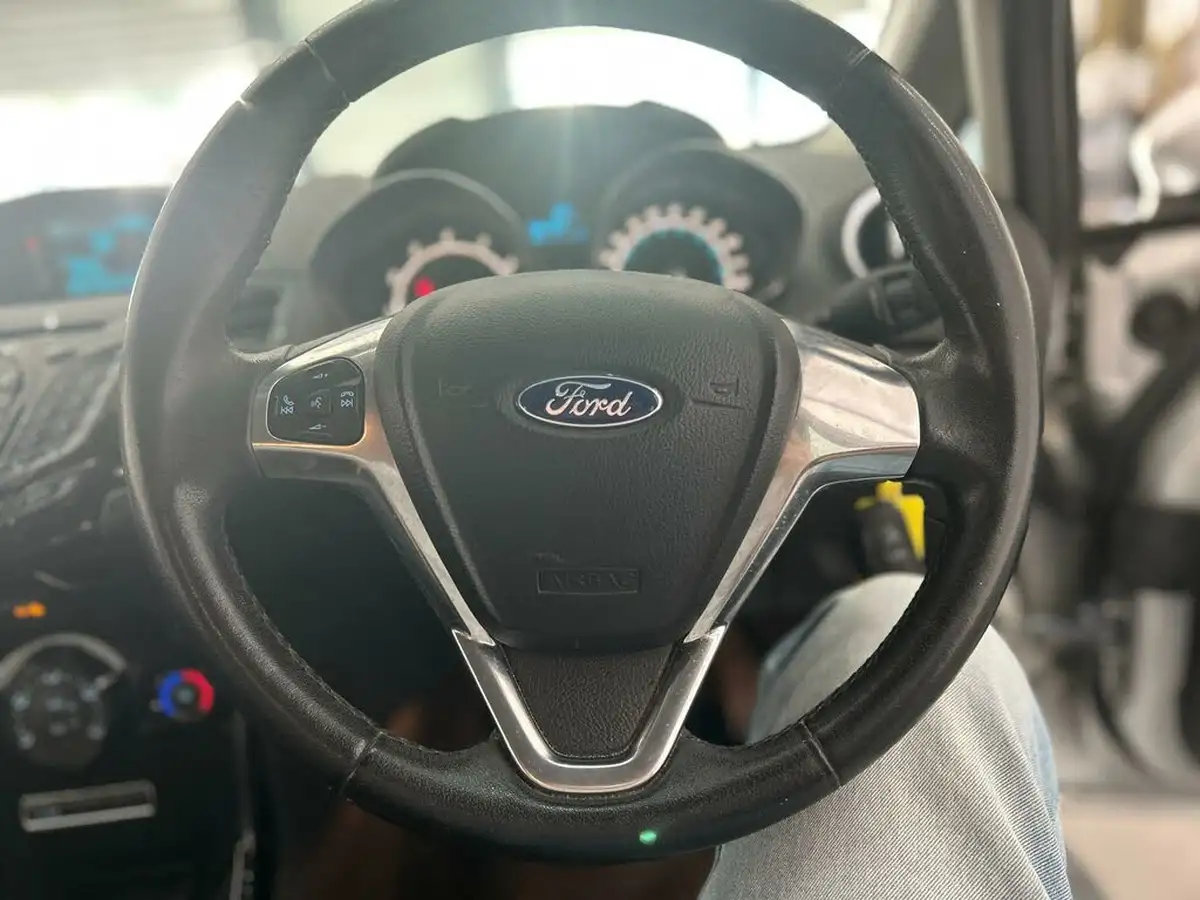 2015-ford-fiesta-10-zetec-100ps-e6-ecoboost-ss-5d-big-30