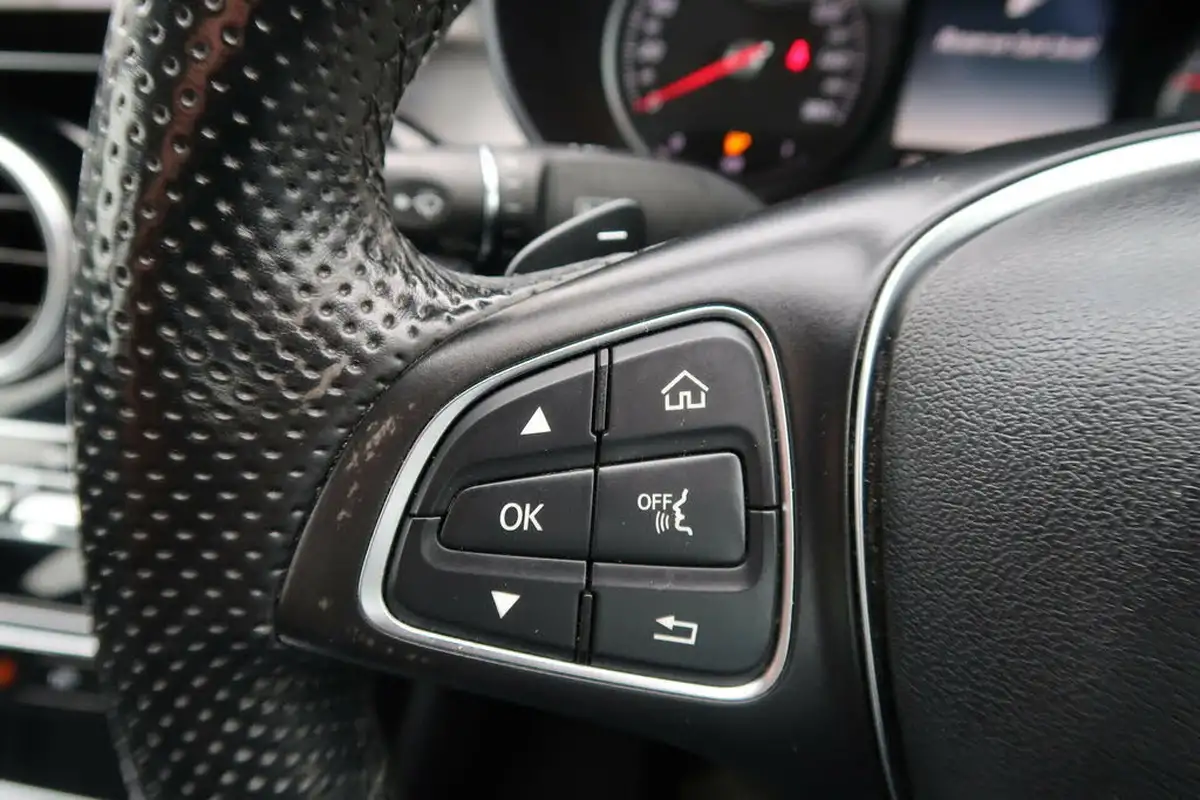 2015-mercedes-benz-c-class-21cdi-c220-sport-ss-saloon-4d-7g-tronic-plus-big-47