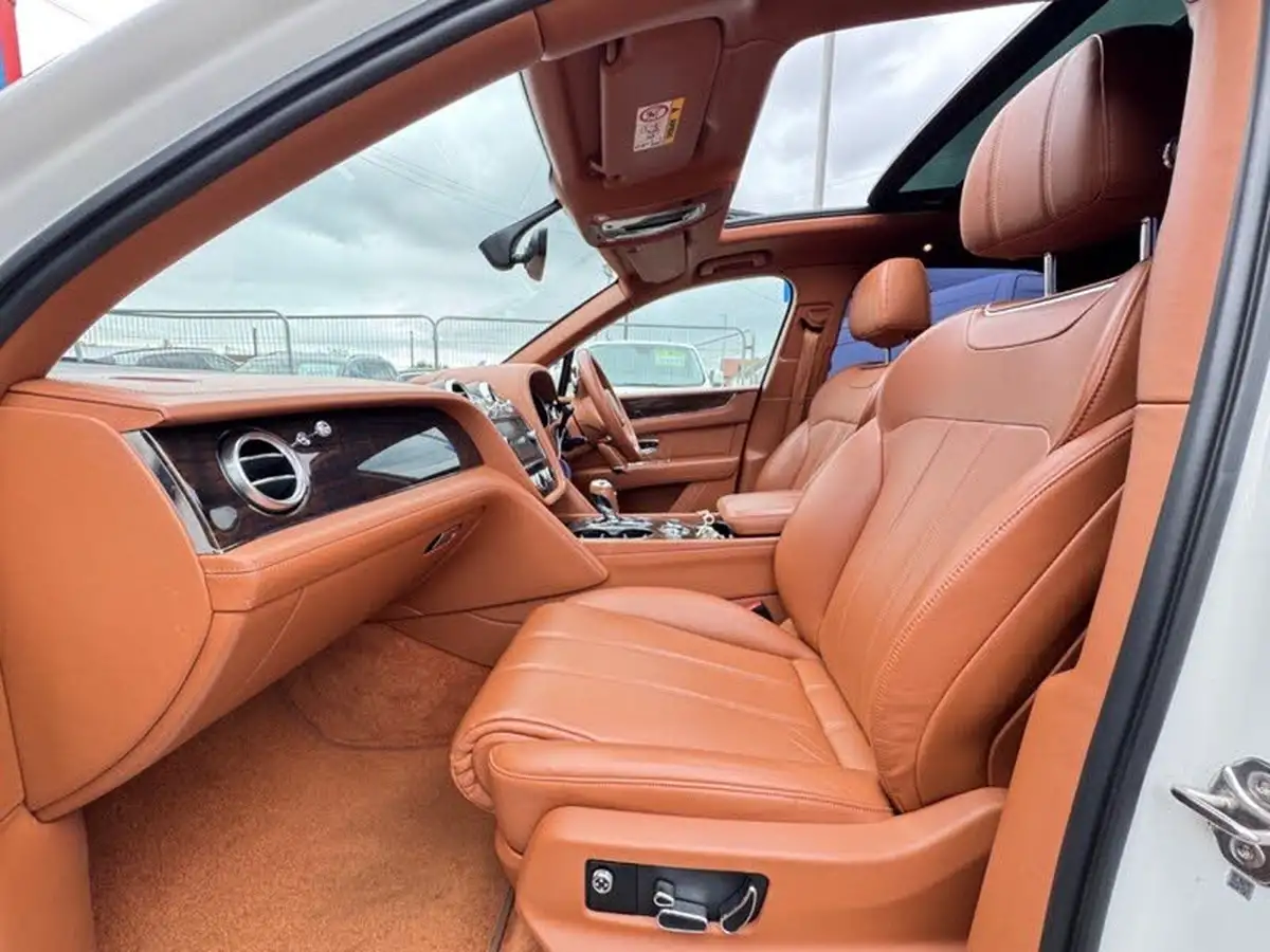 2019-bentley-bentayga-40-v8-big-74
