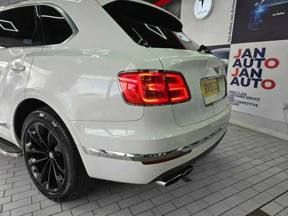 2019-bentley-bentayga-40-v8-big-26