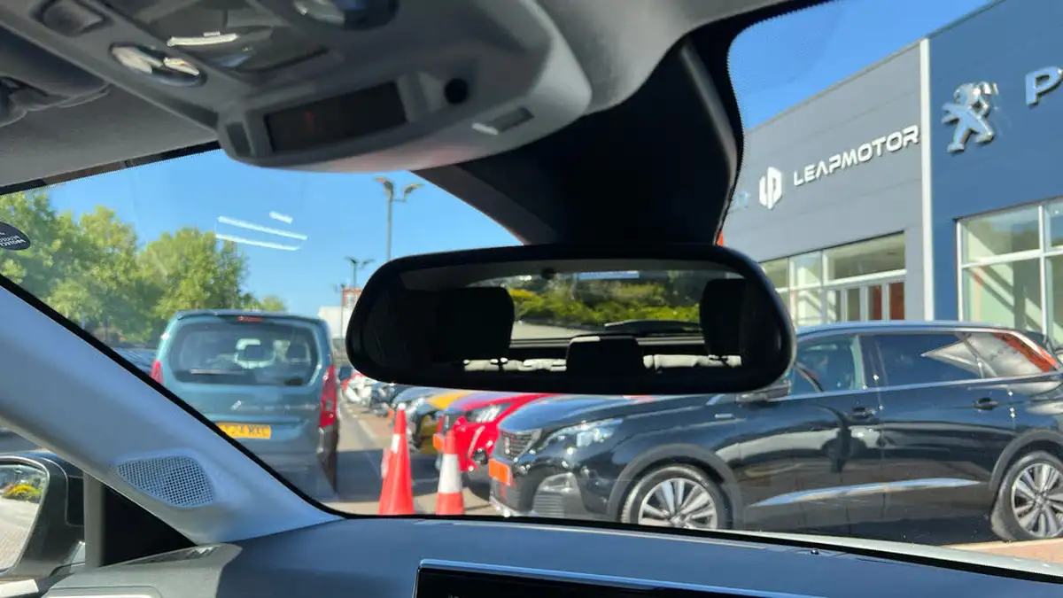 2022-peugeot-208-12-puretech-allure-premium-100ps-big-36