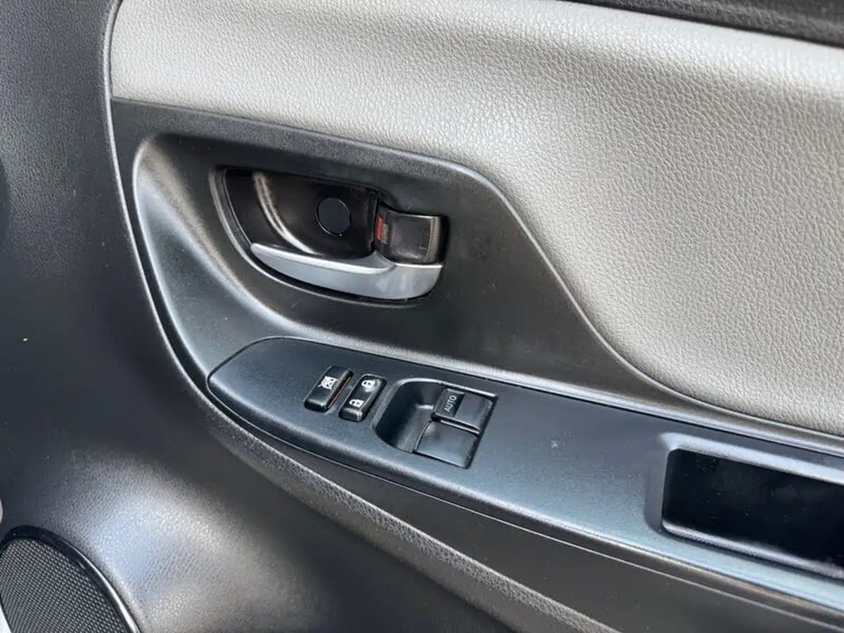 2019-toyota-yaris-15-vvt-i-icon-tech-111bhp-1496cc-big-37