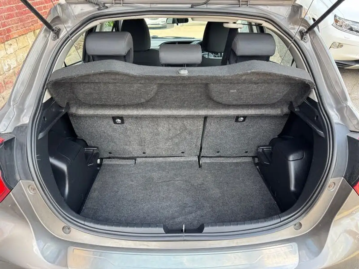 2019-toyota-yaris-15-vvt-i-icon-tech-111bhp-1496cc-big-13