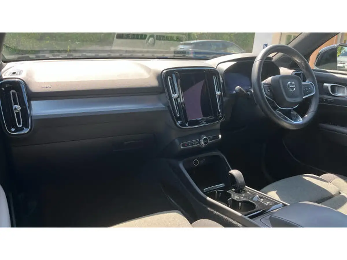 2024-volvo-xc40-20-b4-plus-big-3