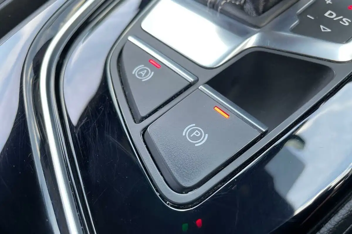 2023-audi-a4-avant-20-40-tfsi-black-edition-big-33