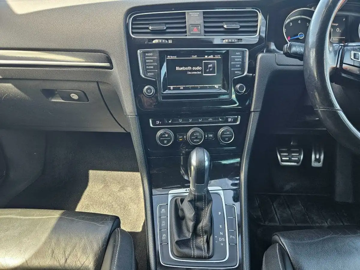 2014-volkswagen-golf-20-tsi-r-bmtss-5d-dsg-big-14