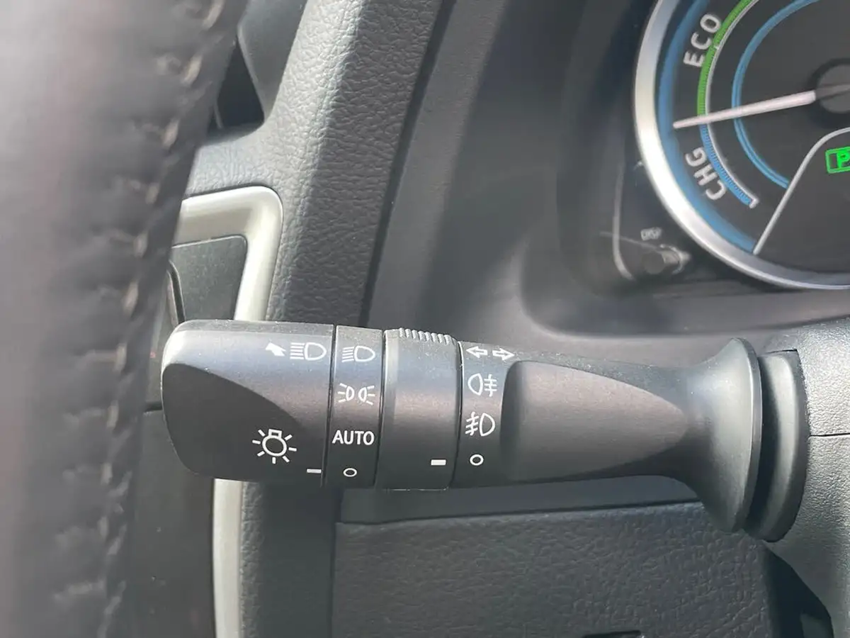 2012-toyota-auris-18-vvt-i-hsd-excel-big-19