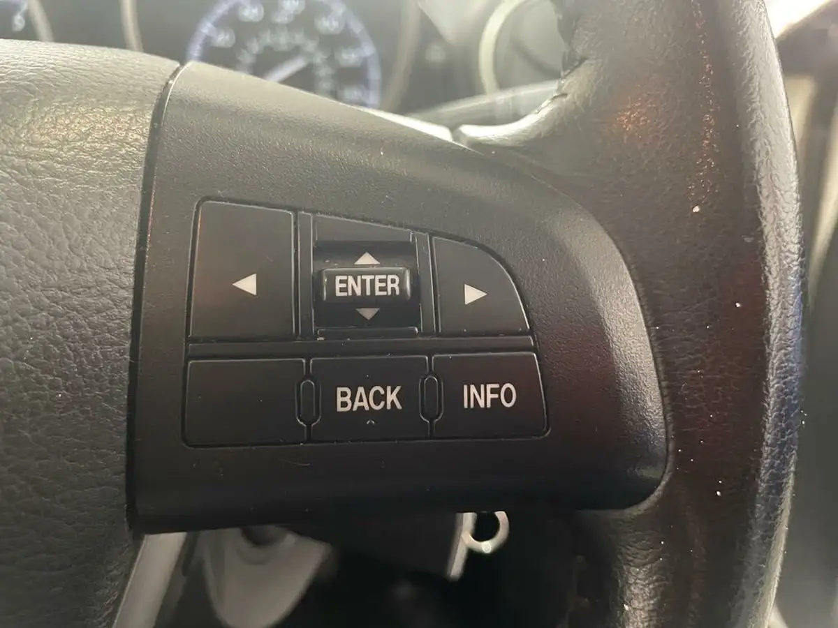 2012-mazda-mazda3-16-tamura-big-40