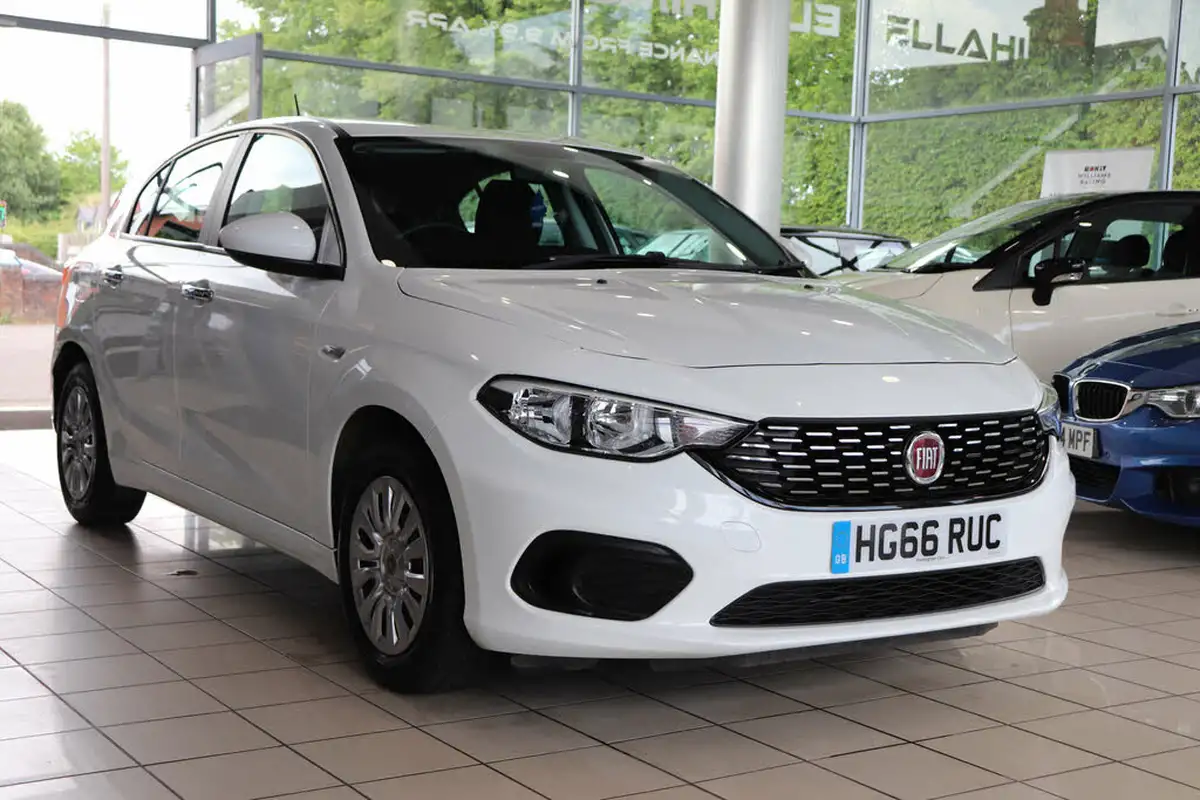 2016-fiat-tipo-14-easy-hatchback-big-9
