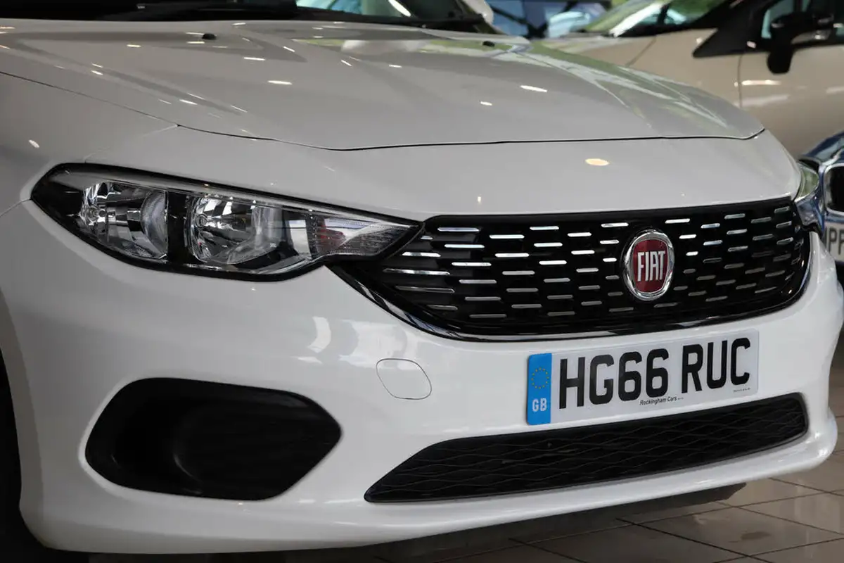 2016-fiat-tipo-14-easy-hatchback-big-57