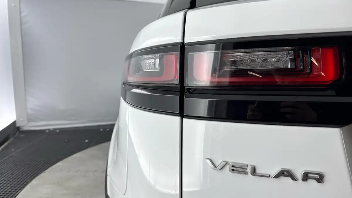 2022-land-rover-range-rover-velar-20-d200-velar-big-27