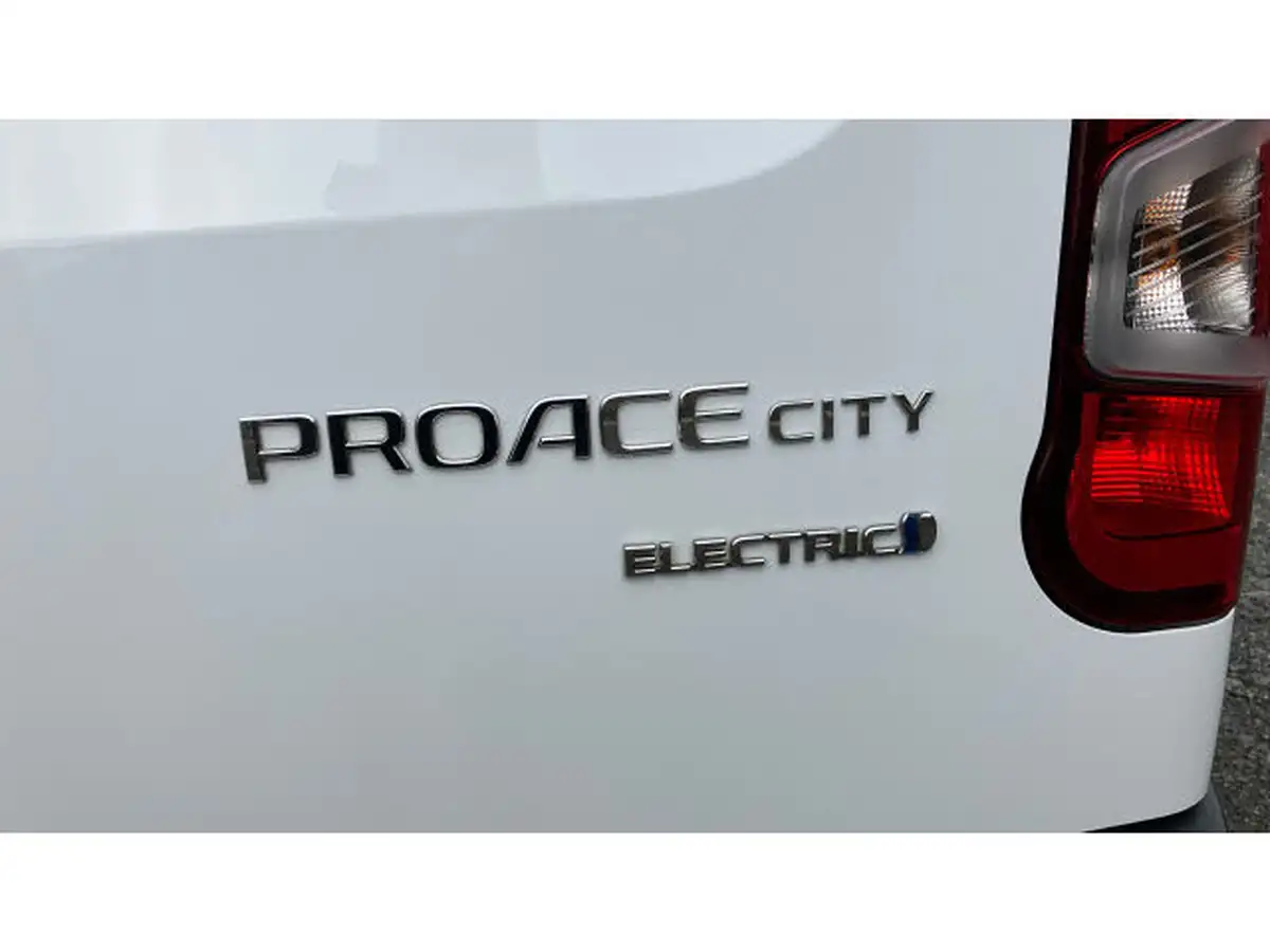 2021-toyota-proace-city-e-icon-big-21