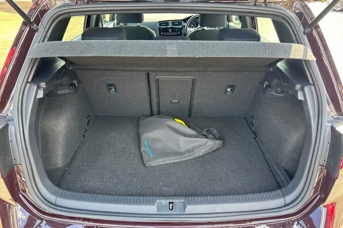2018-volkswagen-golf-14-tsi-gte-big-32