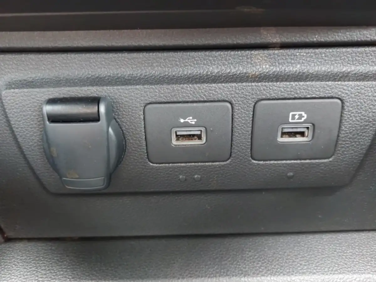 2022-ford-focus-23t-st-hatchback-big-15