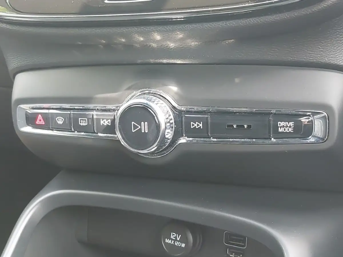 2016-dacia-duster-15dci-laureate-110bhp-4x4-ss-station-wagon-5d-big-17