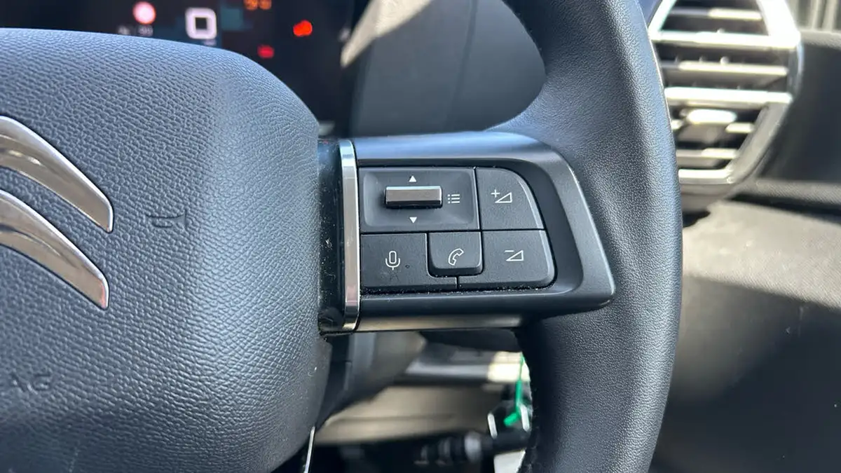 2023-citroen-c4-12-puretech-sense-big-23