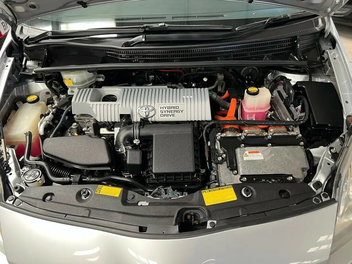 2010-toyota-prius-big-28