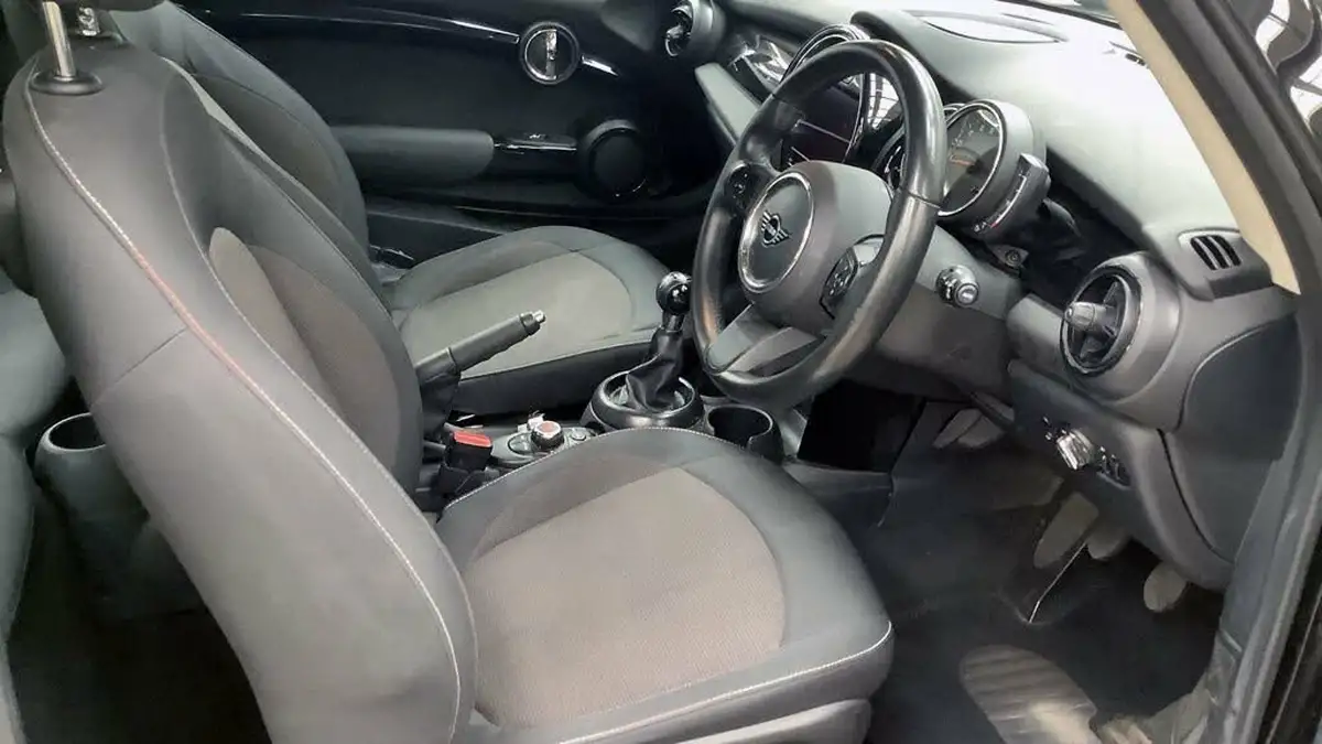 2021-mini-cooper-15-cooper-classic-hatchback-3d-big-9