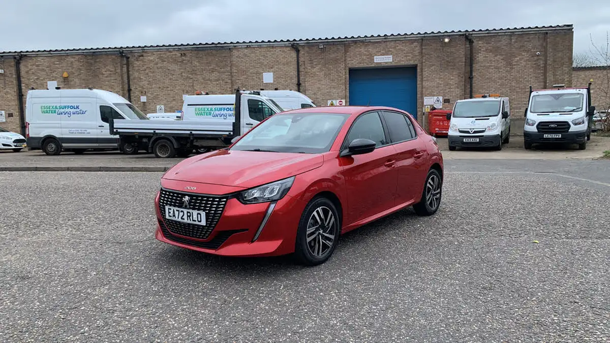 2023-peugeot-208-12-puretech-allure-premium-100ps-big-7