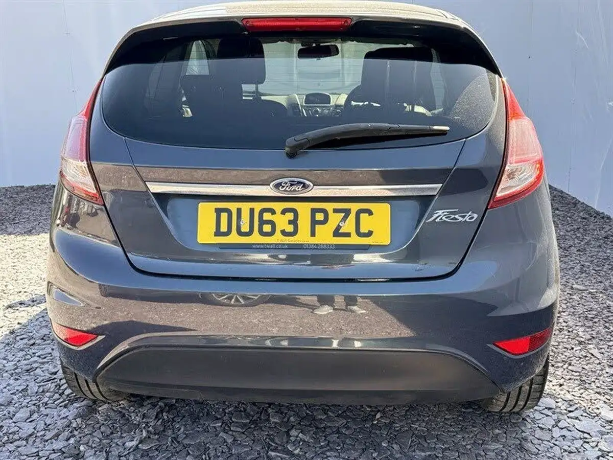 2013-ford-fiesta-125-zetec-3d-big-7