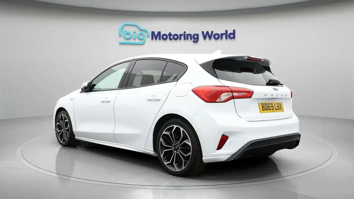 2019-ford-focus-10t-st-line-x-hatchback-big-4