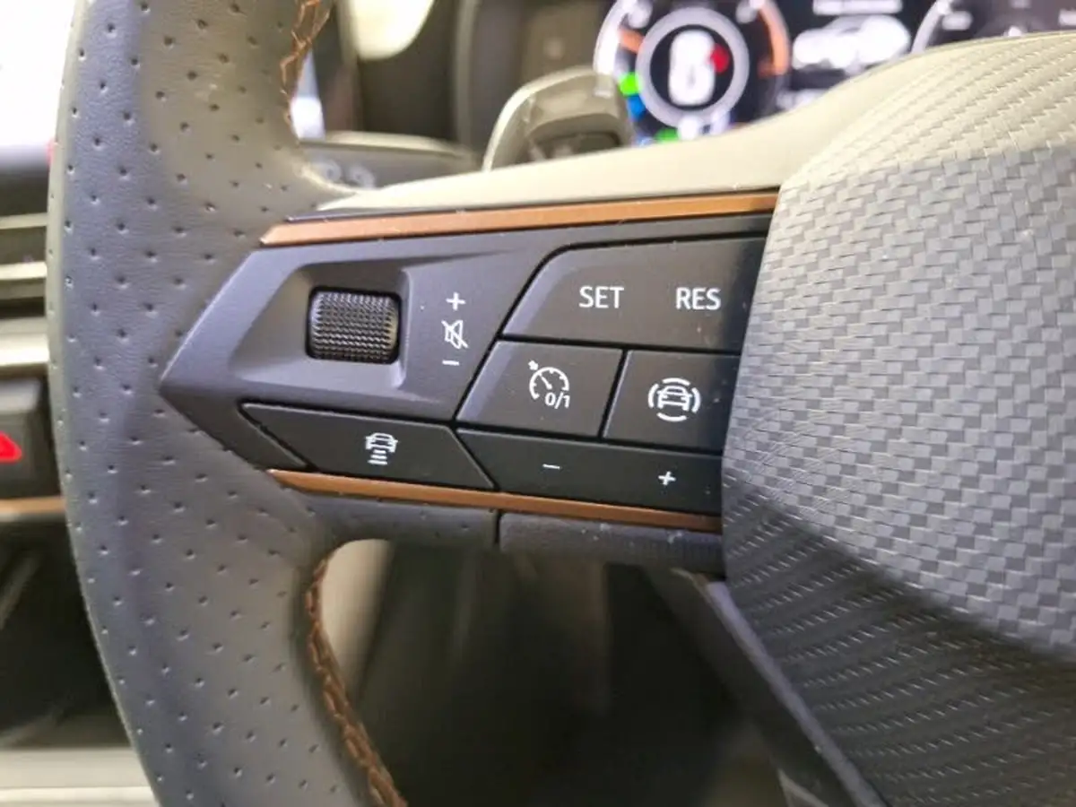 2024-cupra-formentor-14-e-hybrid-v2-big-11