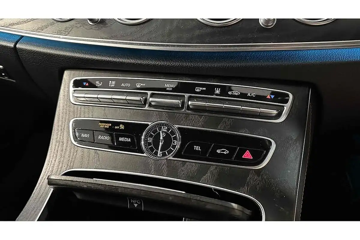 2020-mercedes-benz-e-class-20d-e300de-amg-line-premium-eq-power-saloon-4d-big-45