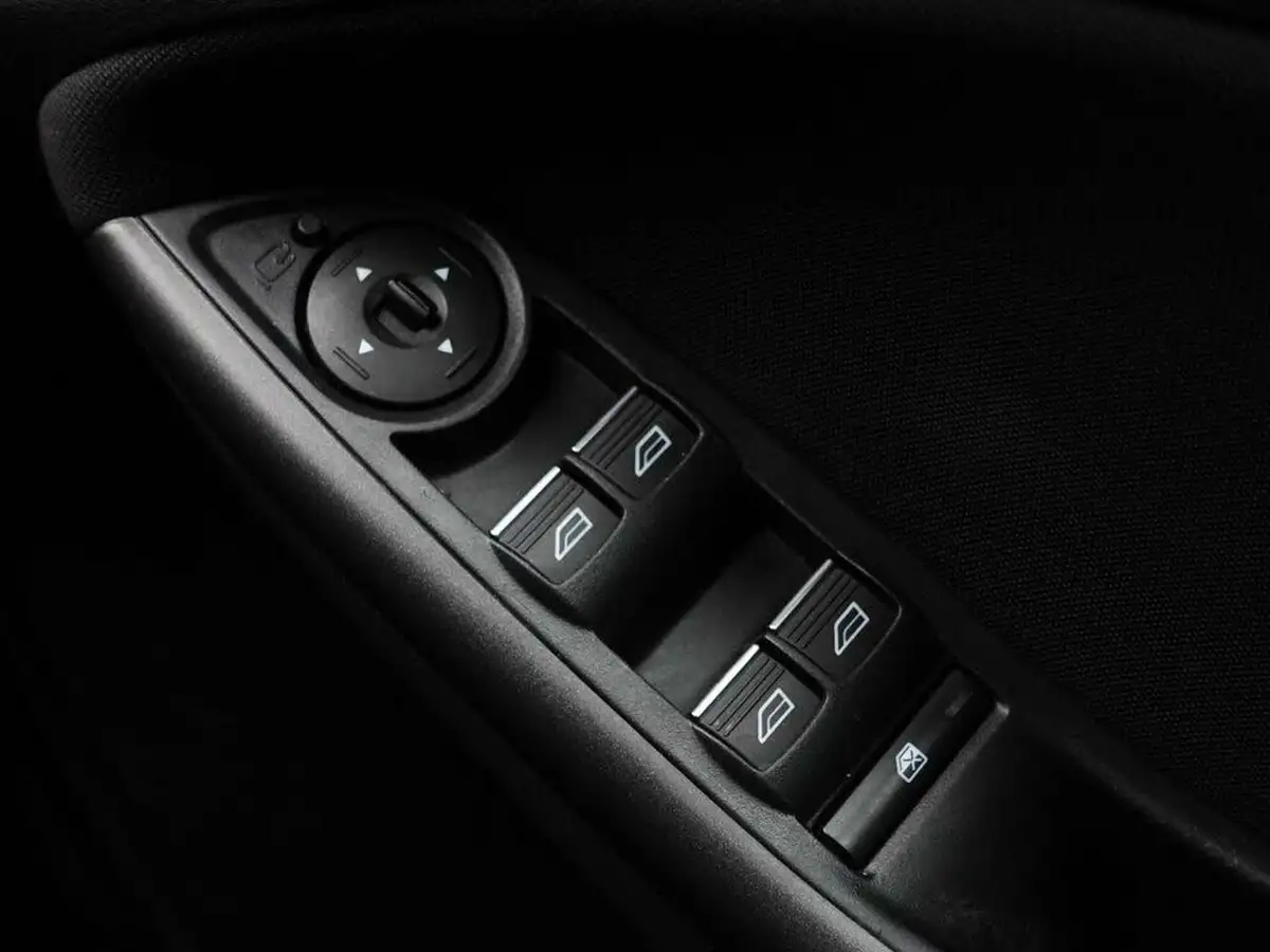 2018-ford-focus-10t-st-line-x-140ps-hatchback-big-40