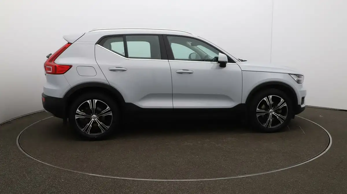 2022-volvo-xc40-20-b4-inscription-awd-big-40