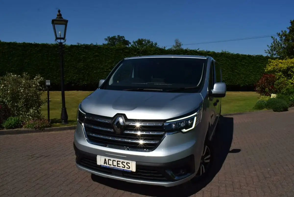 2023-renault-trafic-20dci-ll30-170-sport-crew-edc-auto-big-0