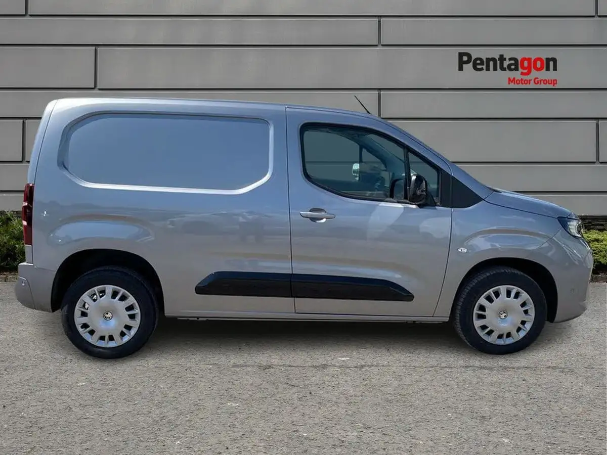 2025-vauxhall-combo-15cdti-pro-100pseu6e-big-13