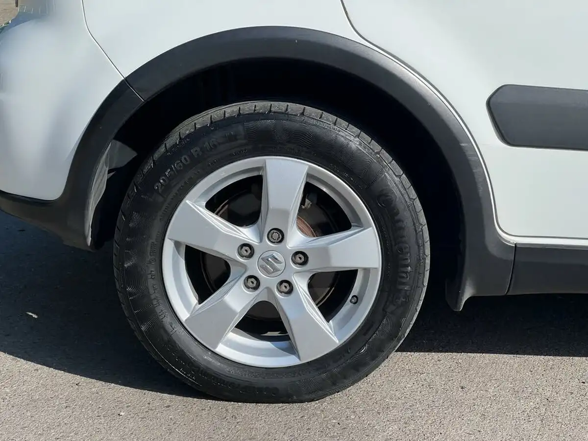 2011-suzuki-sx4-16-sz5-big-26