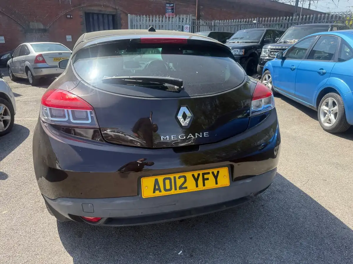 2012-renault-megane-15dci-dynamique-tom-tom-coupe-3d-big-1