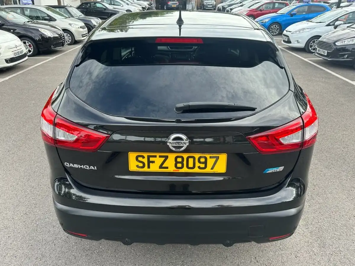 2014-nissan-qashqai-15dci-acenta-premium-big-20