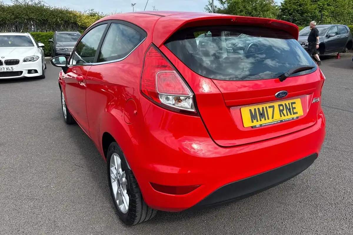 2017-ford-fiesta-125-zetec-3d-big-7