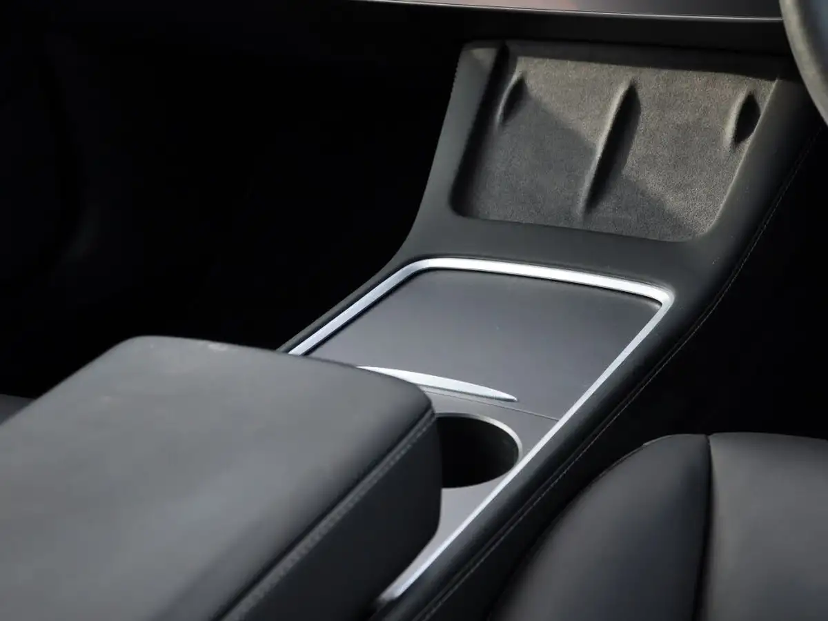 2022-tesla-model-3-e-long-range-big-17