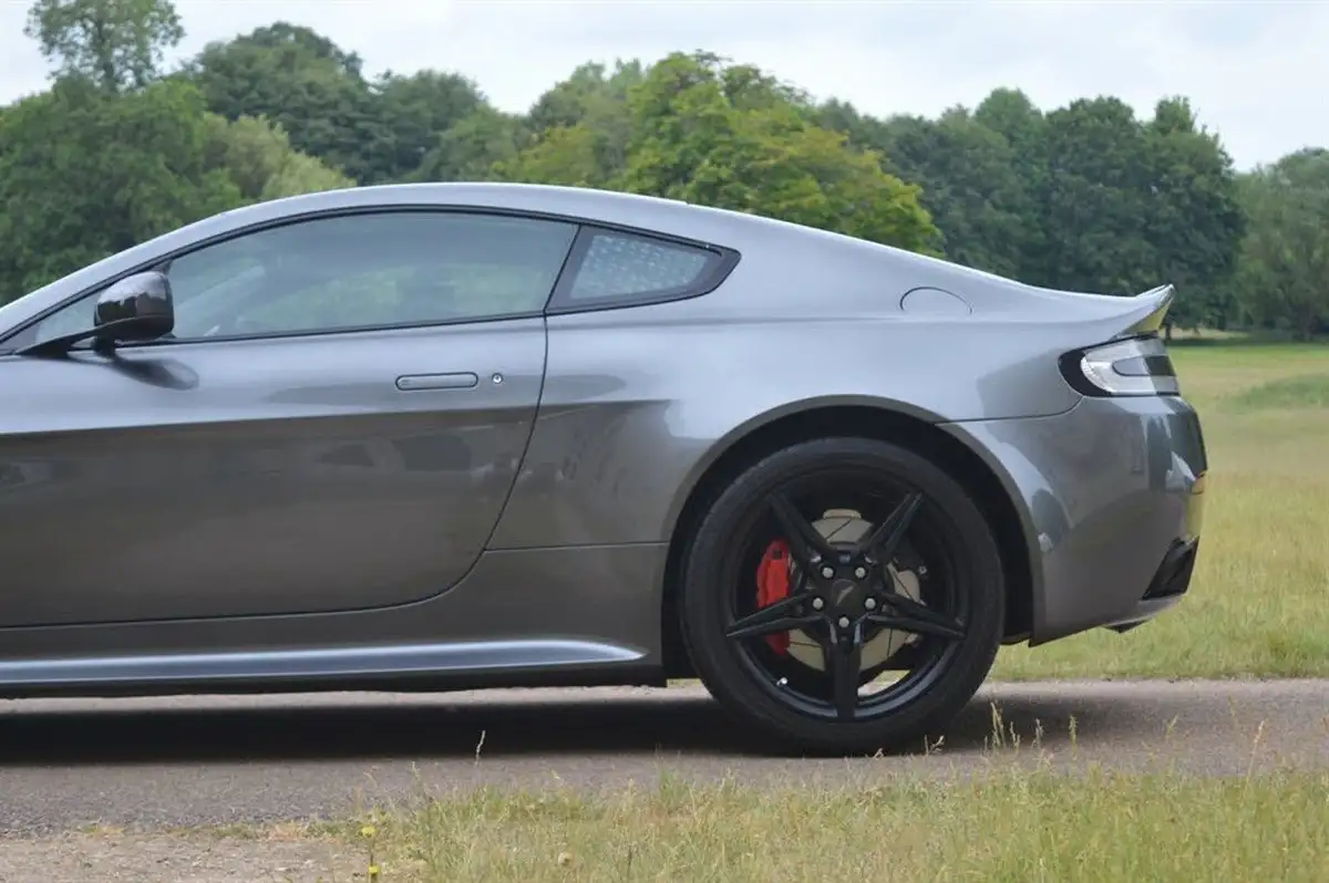2017-aston-martin-vantage-47-v8-vantage-s-coupe-big-12