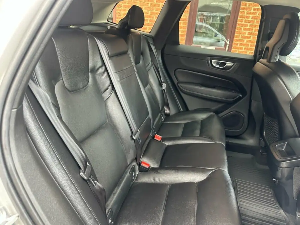 2018-volvo-xc60-20td-d4-momentum-4x4-big-6