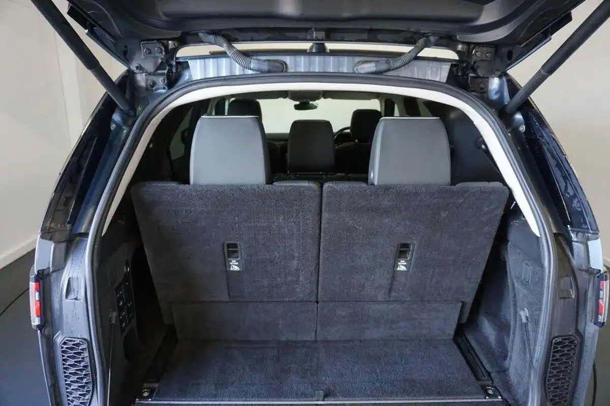 2018-land-rover-discovery-30-sd-v6-hse-30-sd-v6-306ps-station-wagon-5d-auto-big-8