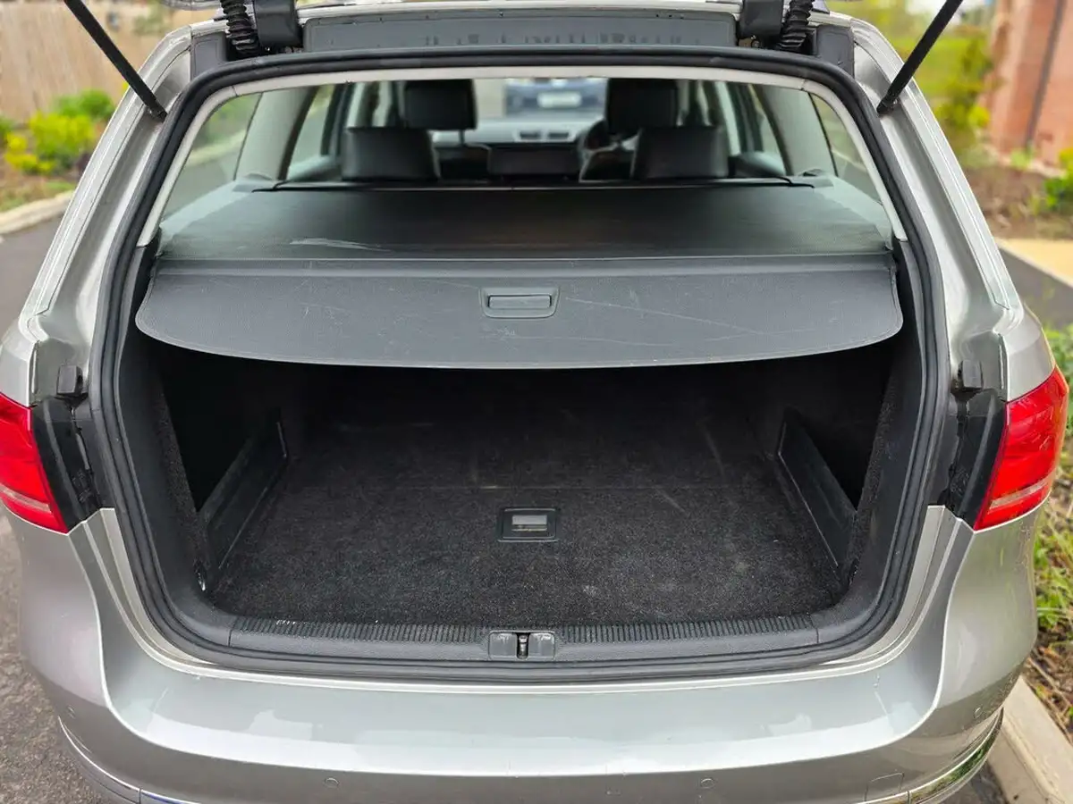 2014-volkswagen-passat-20tdi-executive-140ps-ss-estate-5d-dsg-big-14