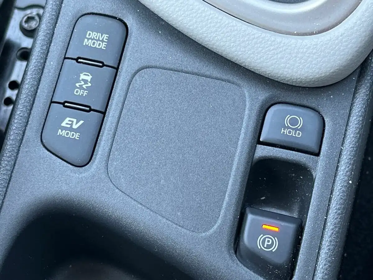 2021-toyota-yaris-15-vvt-i-excel-big-28