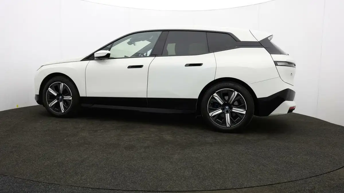 2022-bmw-ix-e-xdrive-40-m-sport-big-70